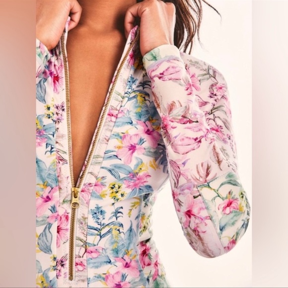 Hurley x LoveShackFancy Max Hawaiian Hibiscus Long Sleeve One piece Bodysuit - Picture 8 of 16